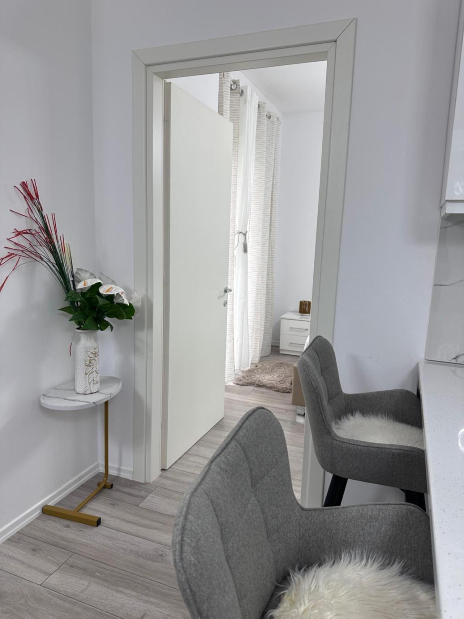 Bratti'S Apartment Near Tirana Center And Mother Teresa Airport Ngoại thất bức ảnh